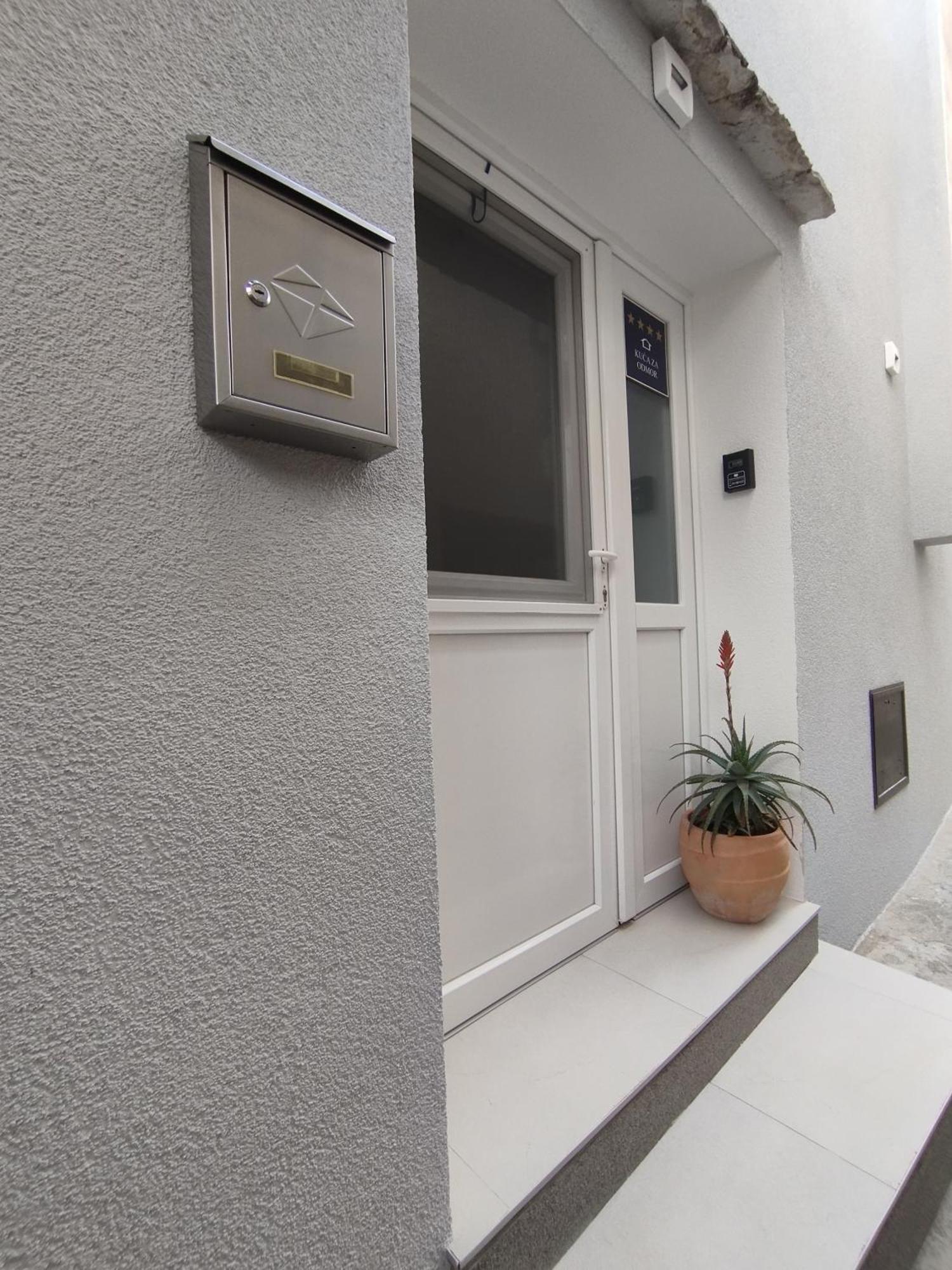 Kuca Za Odmor Eni **** Villa Šibenik Exterior foto